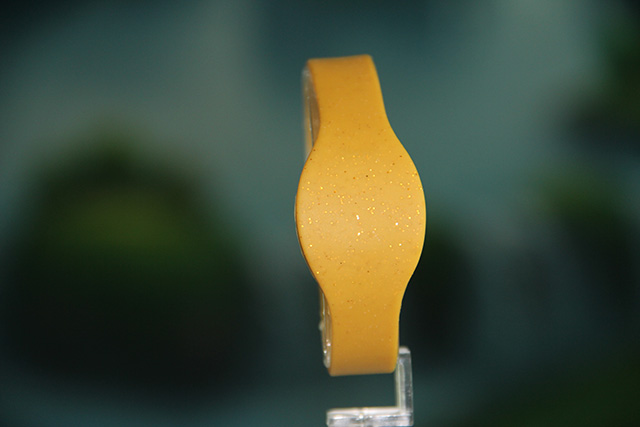 如何提升硅膠腕帶保護套生產硫化速度