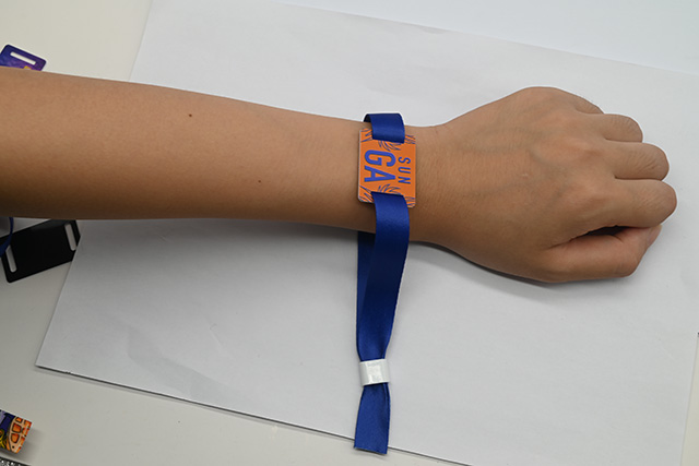 為了幫助異地市民的外出者 烏魯木齊市推出便民服務卡 為了幫助異地市民的外出者 烏魯木齊市推出便民服務卡